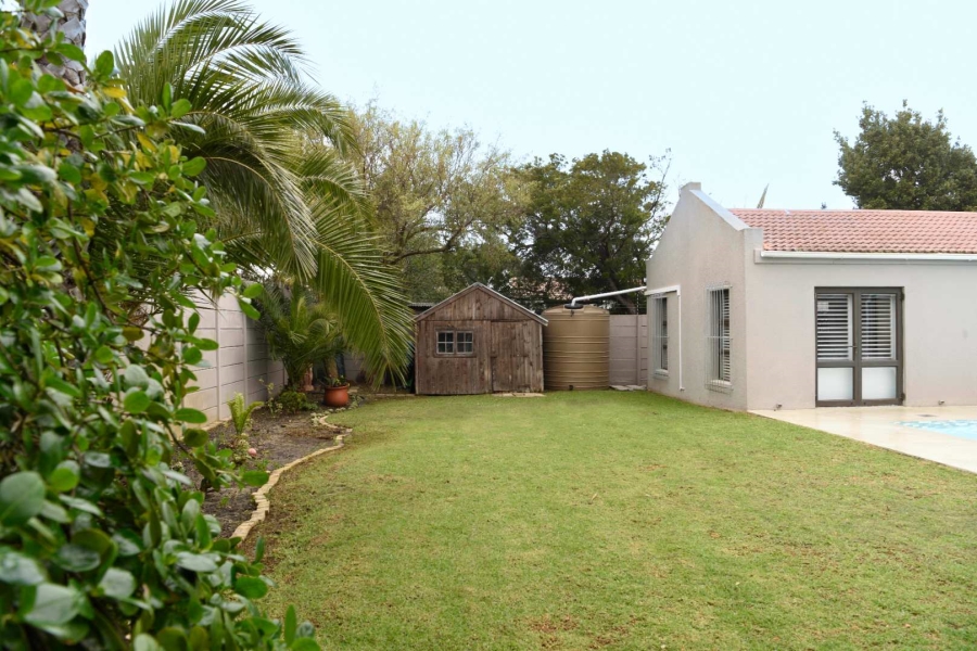 4 Bedroom Property for Sale in Bloubergrise Western Cape